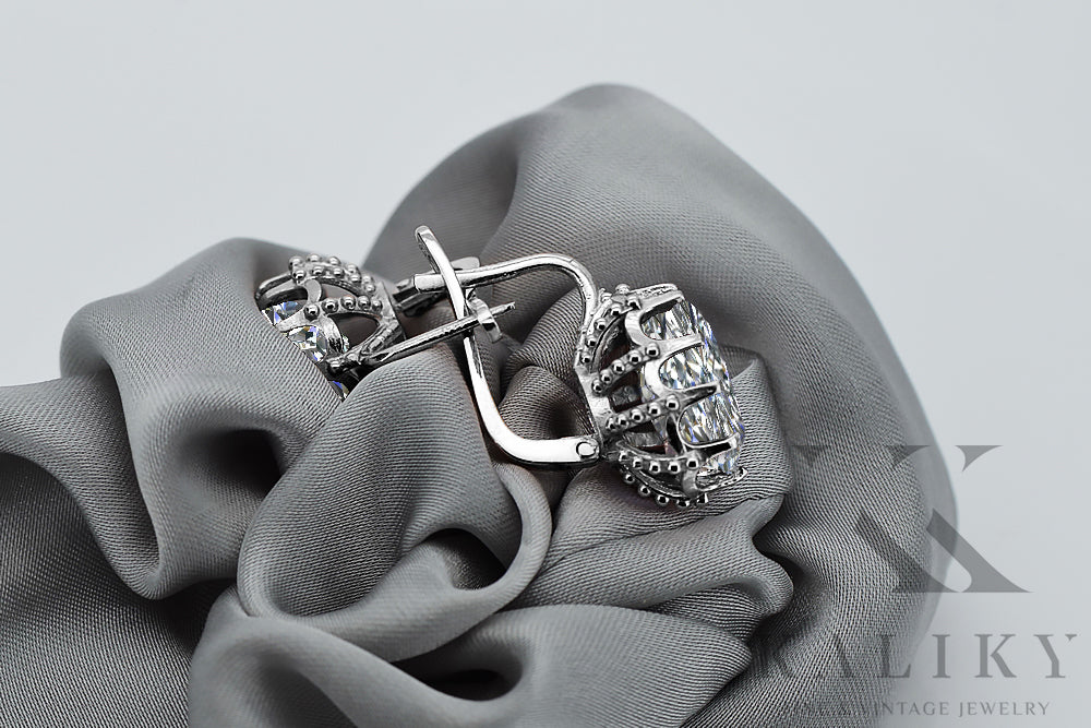 Vintage Zircon Earrings in Sterling Silver (vec079s-zi) — worn on the hand, showing profile