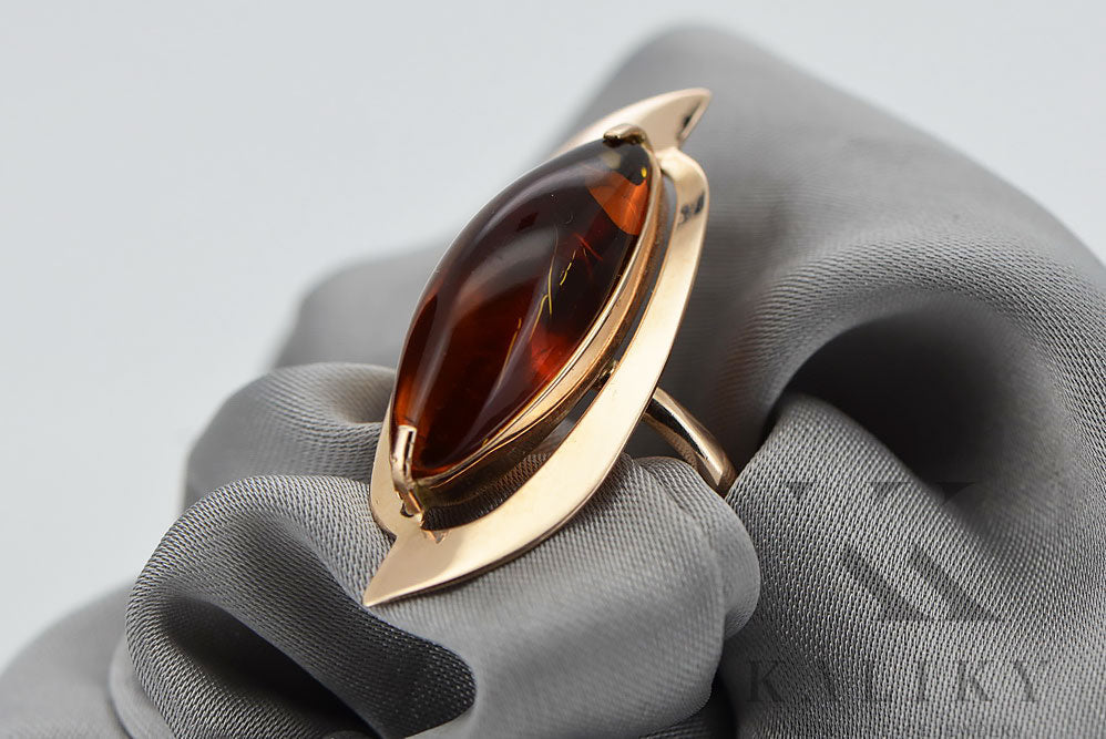 Vintage Amber Ring in 14K Rose Gold (vrab008) — close-up of the hallmark on the inner band