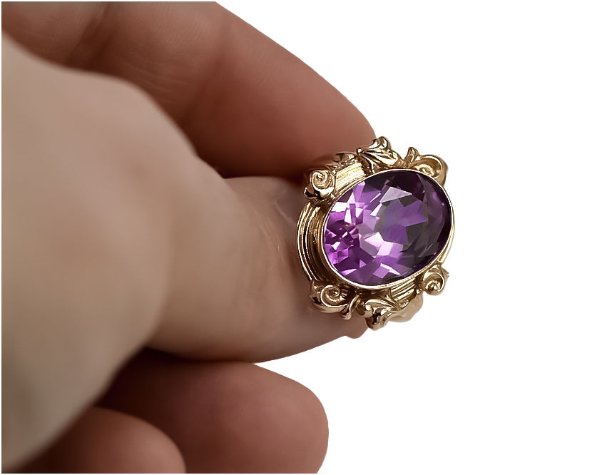 Vintage Amethyst Ring in 14K Rose Gold (vrc100r-am) — close-up of the stone and setting