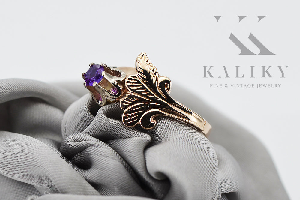 Vintage Alexandrite Ring in 14K Rose Gold (vrc169r-ax) — worn on the hand, showing profile