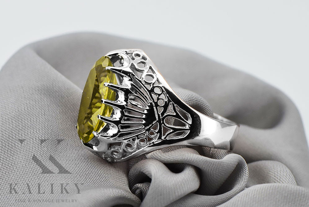 Vintage Yellow Peridot Ring in Sterling Silver (vrc020s-yp) — side view showing the setting