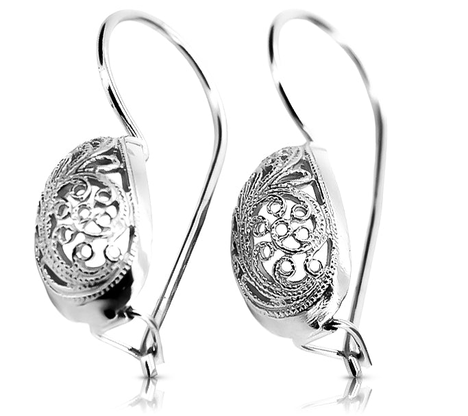Vintage Earrings in Sterling Silver (ven023s) — close-up of the stone and setting