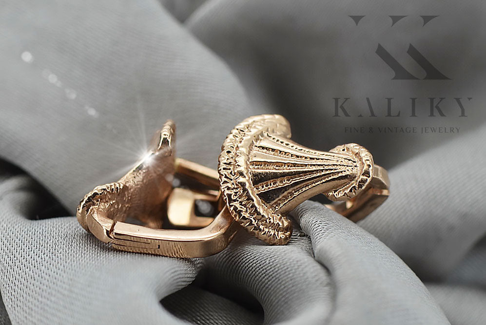 Vintage Leaf Earrings in 14K Rose Gold (ven214) — worn on the hand, showing profile