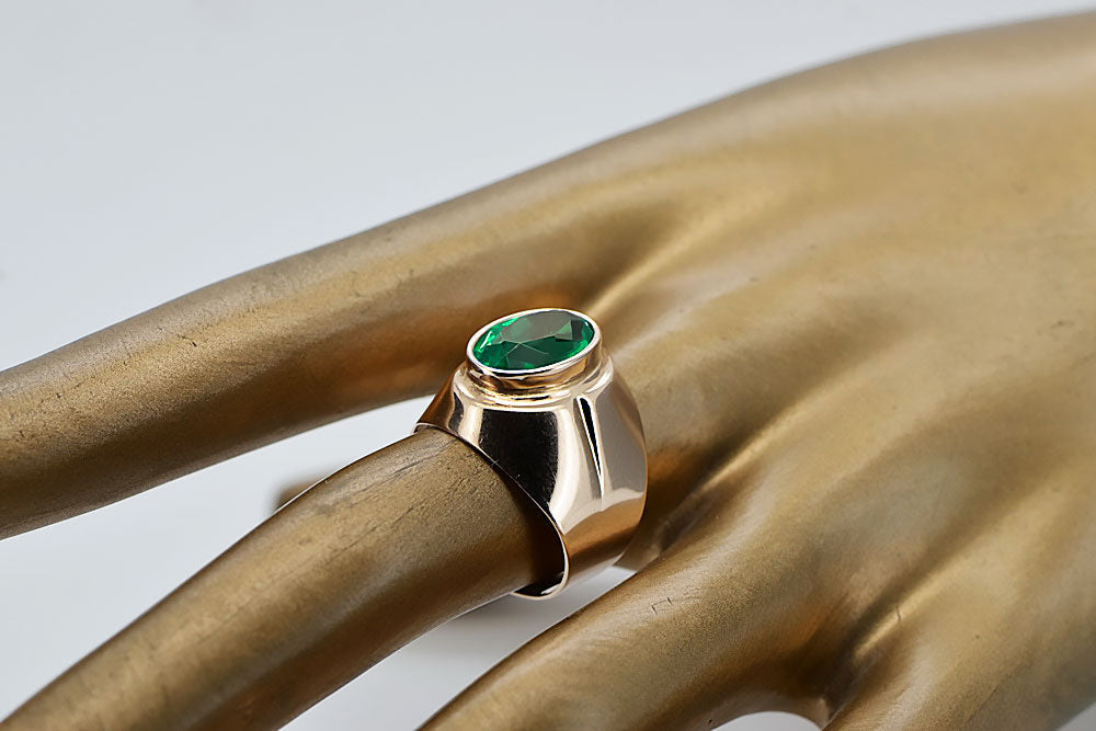 Vintage Emerald Ring in 14K Rose Gold (vrc296r-em) — side view showing the setting