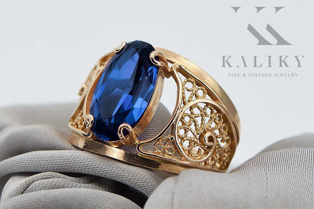Vintage Sapphire Ring in 14K Rose Gold (vrc057r-sp) — worn on the hand, showing profile