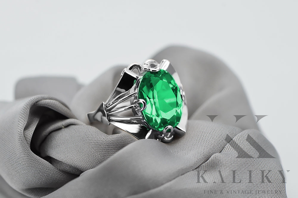 Vintage Emerald Ring in Sterling Silver (vrc015s-em) — back view with the clasp