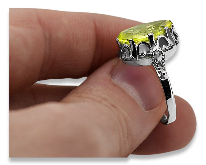 Vintage Yellow Peridot Ring in Sterling Silver (vrc134s-yp) — close-up of the stone and setting