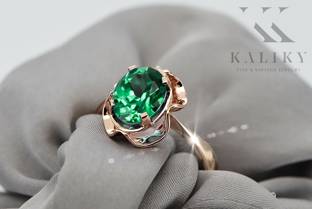 Vintage Emerald Ring in 14K Rose Gold (vrc206r-em) — worn on the hand, showing profile