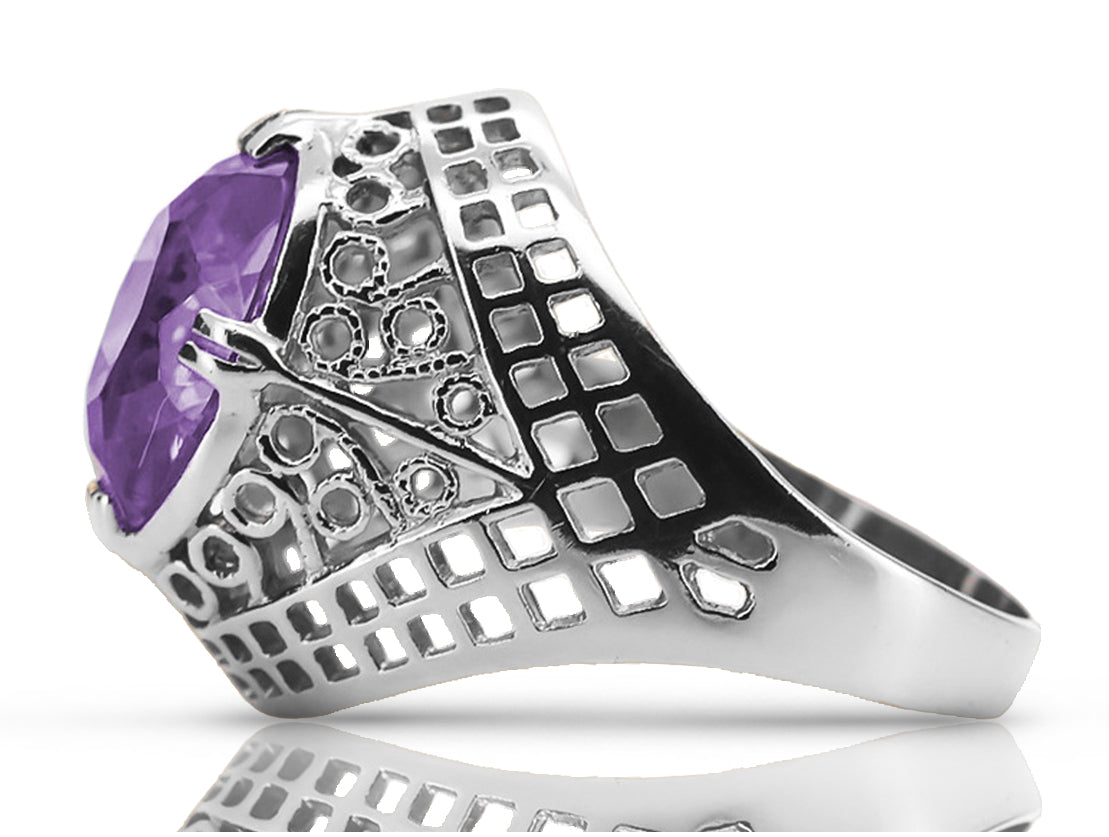 Vintage Alexandrite Ring in Sterling Silver (vrc030s-ax) — close-up of the stone and setting