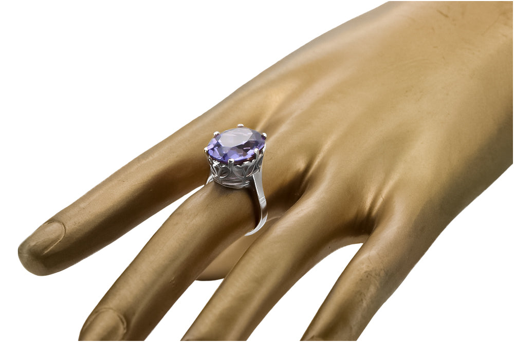 Vintage Alexandrite Ring in Sterling Silver (vrc130s-ax) — worn on the hand, showing profile
