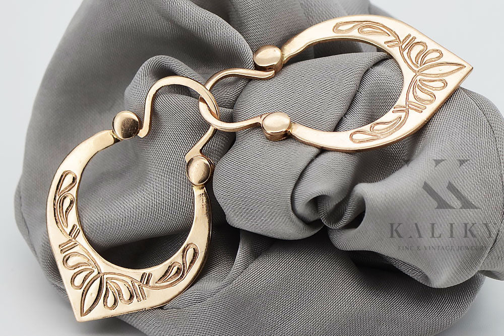 Vintage Gipsy Earrings in 14K Rose Gold (ven176) — close-up of the stone and setting