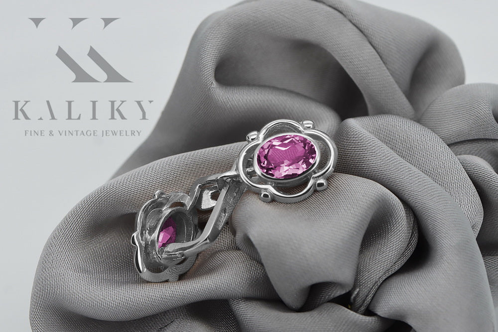 Vintage Amethyst Earrings in Sterling Silver (vec033s-am) — detail of the metal texture