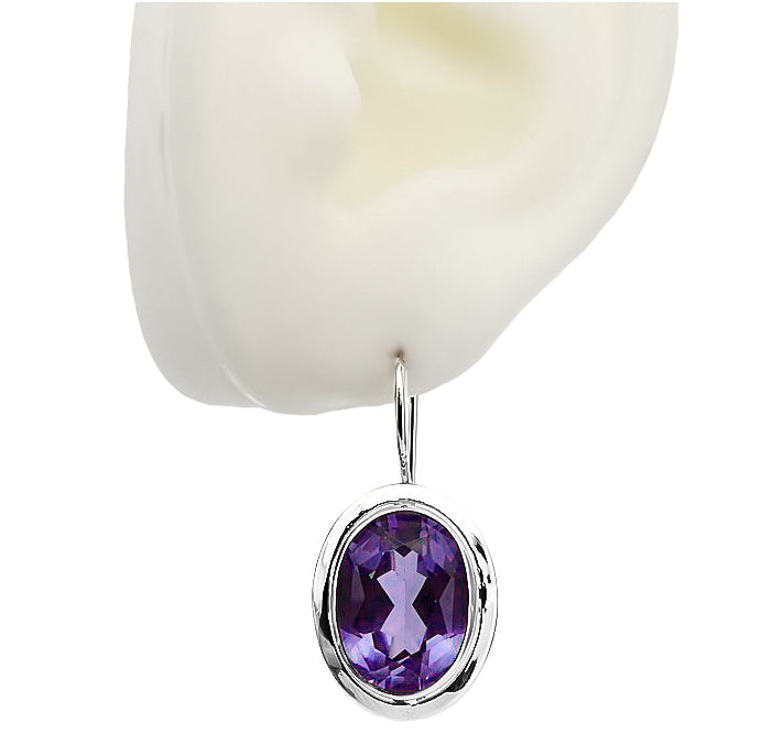 Vintage Alexandrite Earrings in Sterling Silver (vec114s-ax) — close-up of the stone and setting
