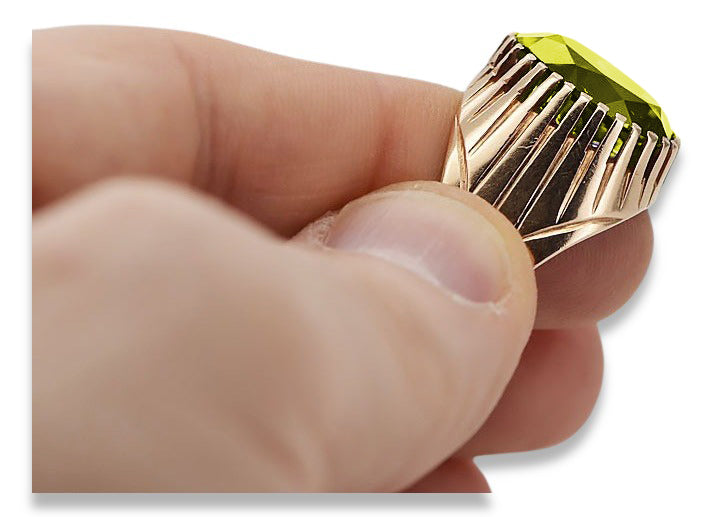 Vintage Yellow Peridot Ring in 14K Rose Gold (vrc048r-yp) — close-up of the stone and setting