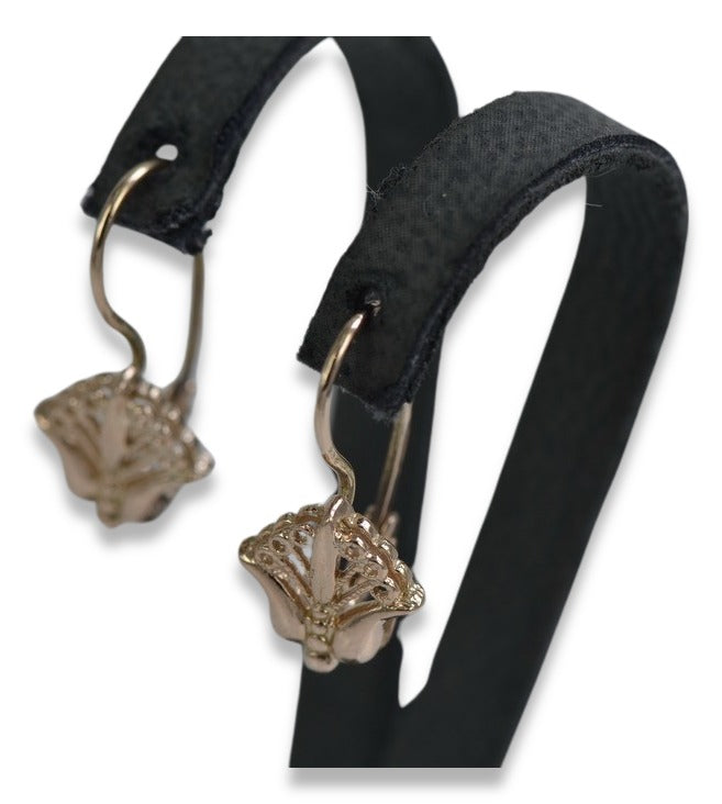 Vintage Flower Earrings in 14K Rose Gold (ven205) — side view showing the setting