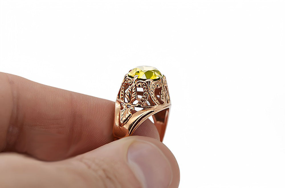 Vintage Yellow Peridot Ring in 14K Rose Gold (vrc080r-yp) — side view showing the setting