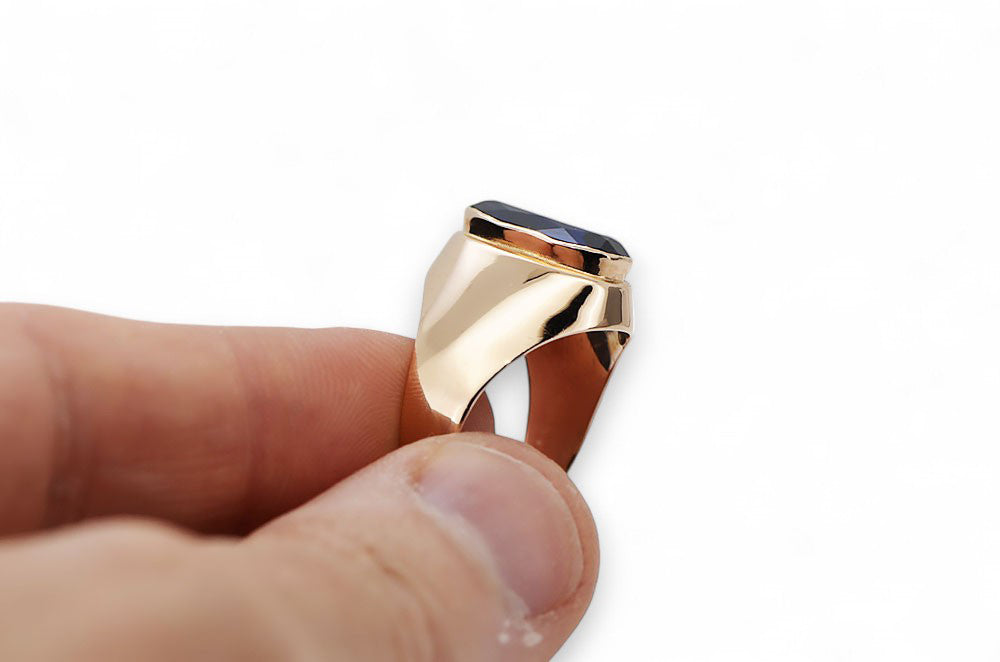 Vintage Sapphire Ring in 14K Rose Gold (vrc077r-sp) — side view showing the setting