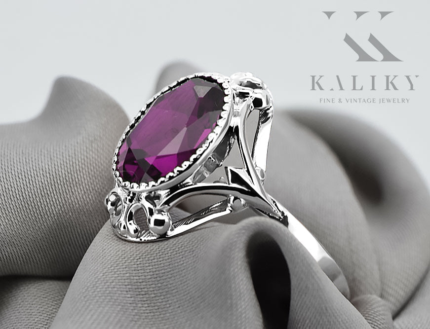 Vintage Amethyst Craft Ring in Sterling Silver (vrc128s-am) — worn on the hand, showing profile
