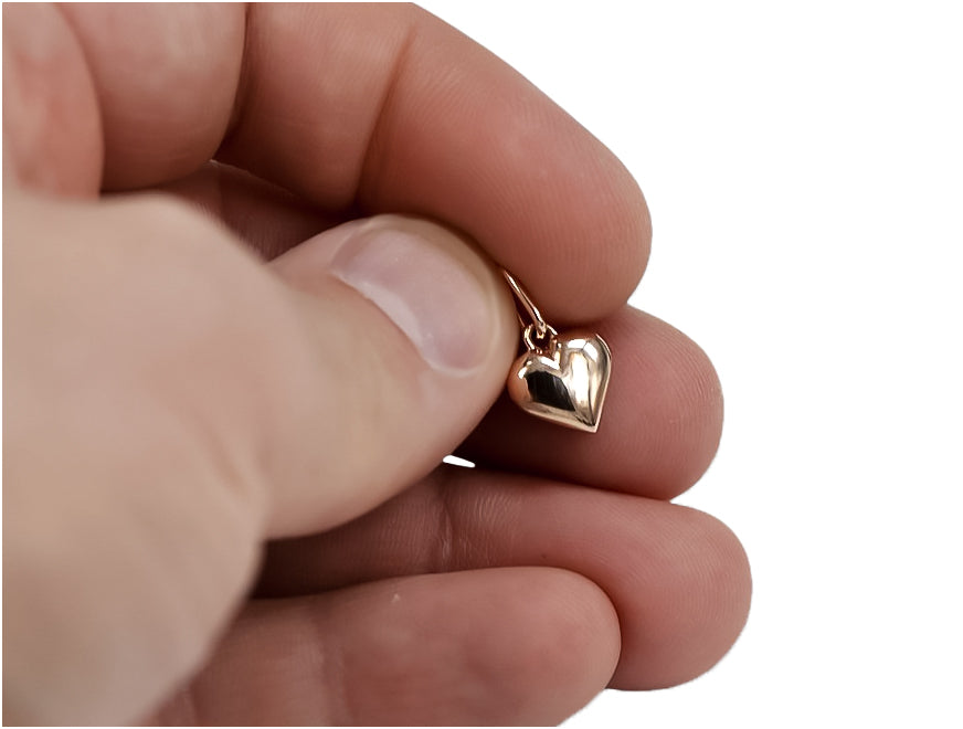 Vintage Heart Pendant in 14K Rose Gold (vpn024) — side view showing the setting