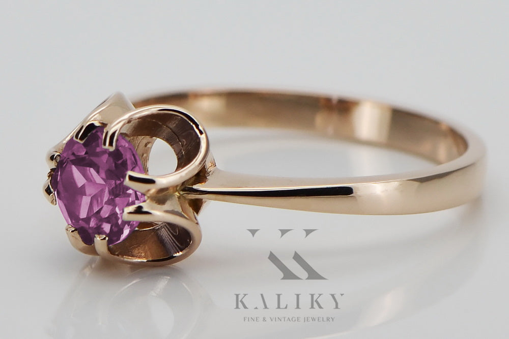 Vintage Amethyst Ring in 14K Rose Gold (vrc348r-am) — full view of the piece