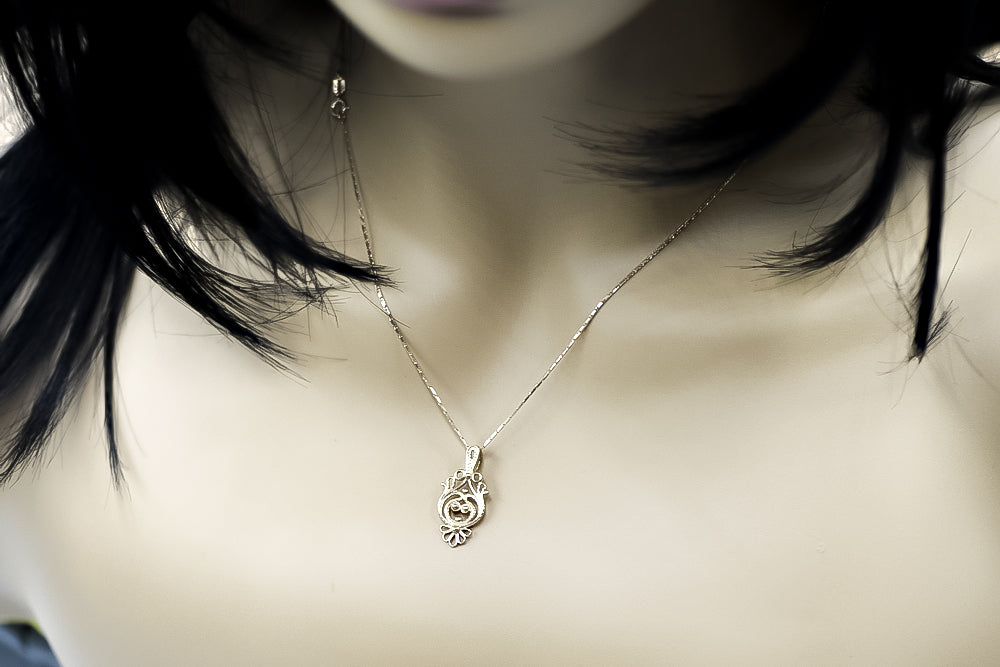 Vintage Leaf Pendant in 14K Rose Gold (vpn056) — side view showing the setting