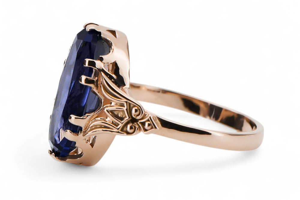 Vintage Sapphire Ring in 14K Rose Gold (vrc058r-sp) — close-up of the stone and setting