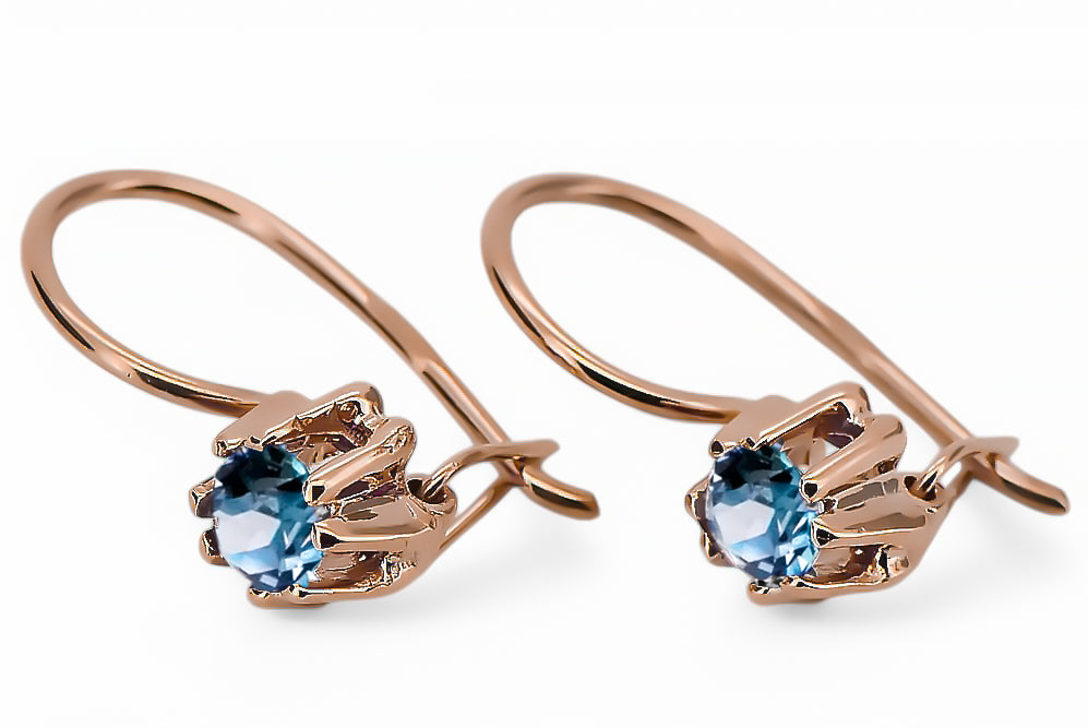 Vintage Aquamarine Earrings in 14K Rose Gold (vec053r-aq) — close-up of the stone and setting