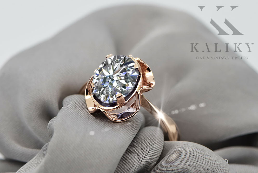Vintage Zircon Ring in 14K Rose Gold (vrc206r-zi) — worn on the hand, showing profile