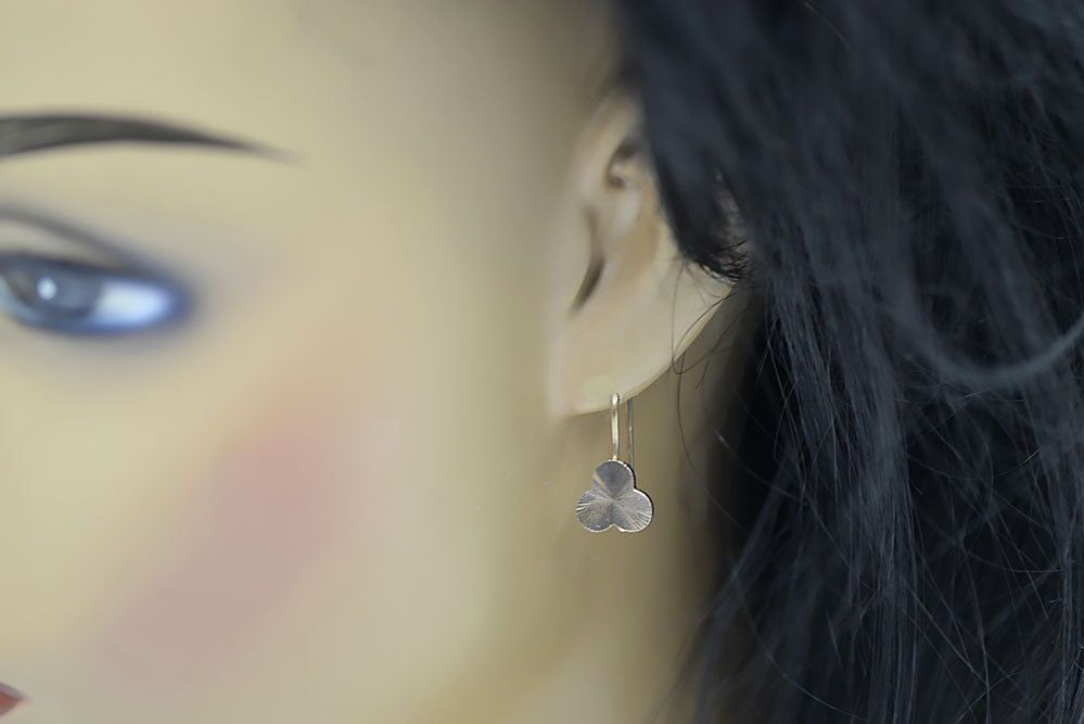 Vintage Leaf Earrings in 14K Rose Gold (ven108) — view 4