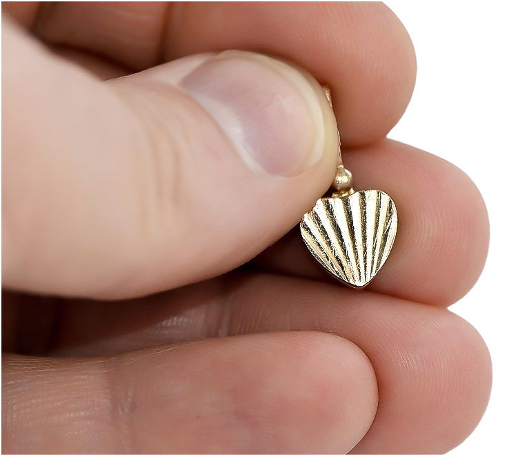 Vintage Heart Pendant in 14K Rose Gold (vpn070) — side view showing the setting