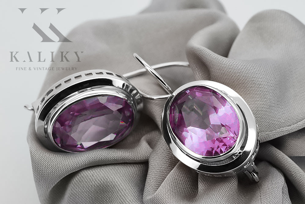 Vintage Amethyst Earrings in Sterling Silver (vec114s-am) — worn on the hand, showing profile