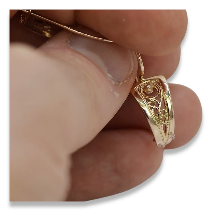 Vintage Leaf Earrings in 14K Rose Gold (ven232) — close-up of the stone and setting