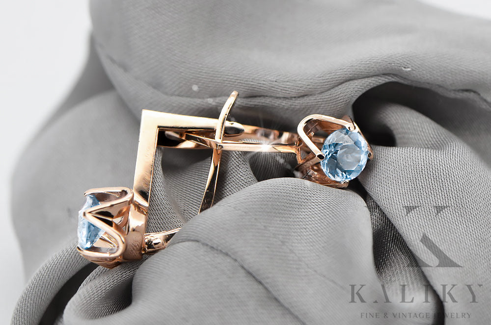 Vintage Aquamarine Earrings in 14K Rose Gold (vec005r-aq) — close-up of the stone and setting