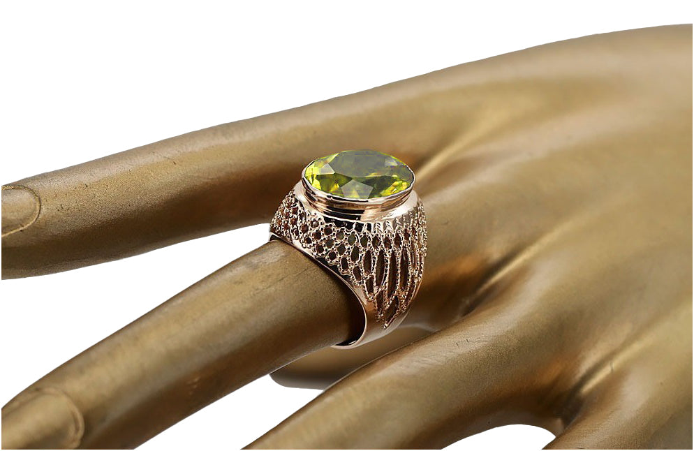 Vintage Yellow Peridot Ring in Rose Gold-Plated Sterling Silver (vrc089rp-yp) — close-up of the stone and setting
