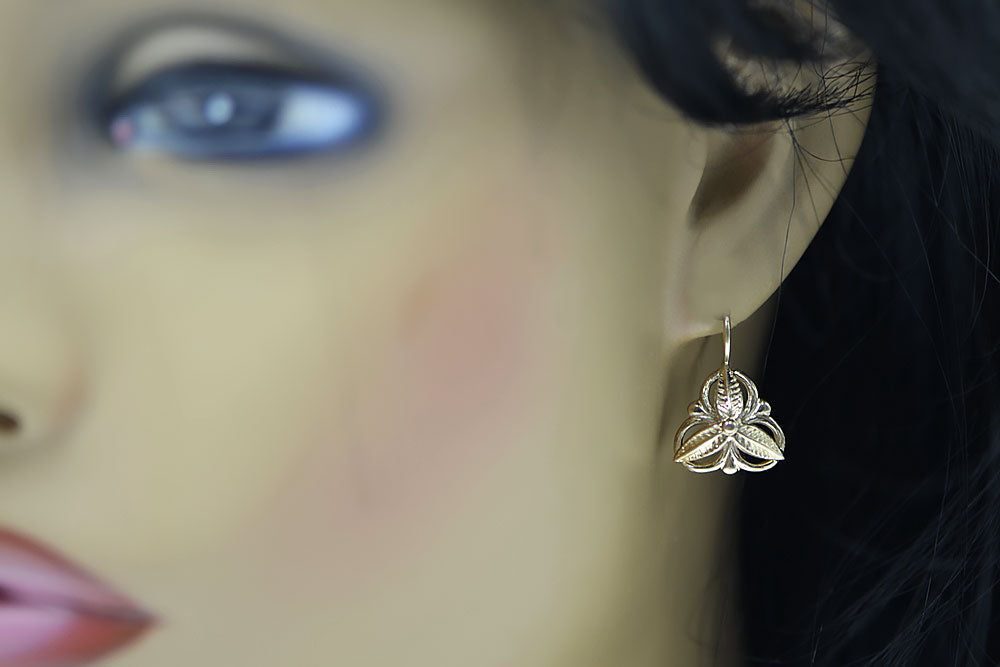 Vintage Leaf Earrings in 14K Rose Gold (ven064) — worn on the hand, showing profile