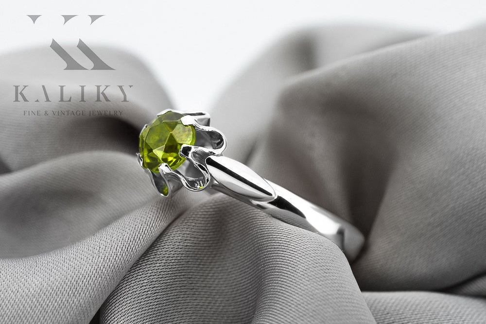 Vintage Yellow Peridot Craft Ring in Sterling Silver (vrc094s-yp) — full view of the piece