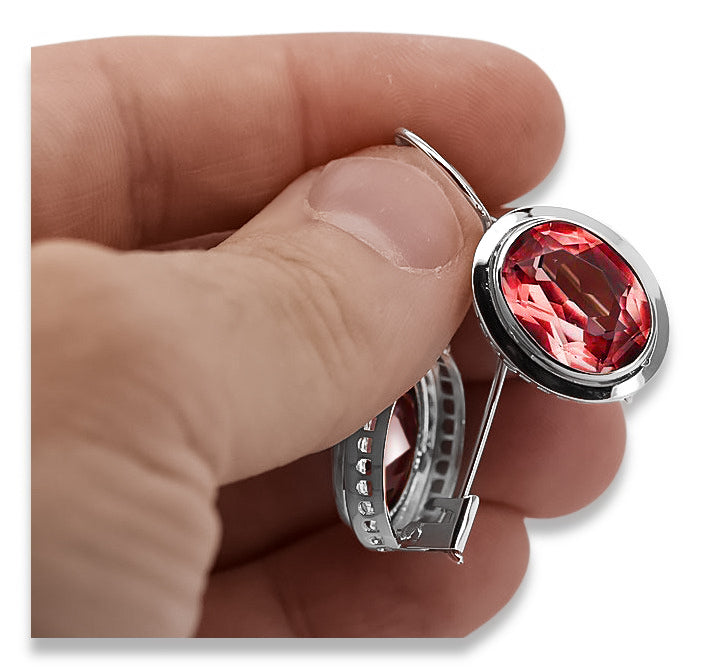 Vintage Ruby Earrings in Sterling Silver (vec114s-rb) — close-up of the stone and setting