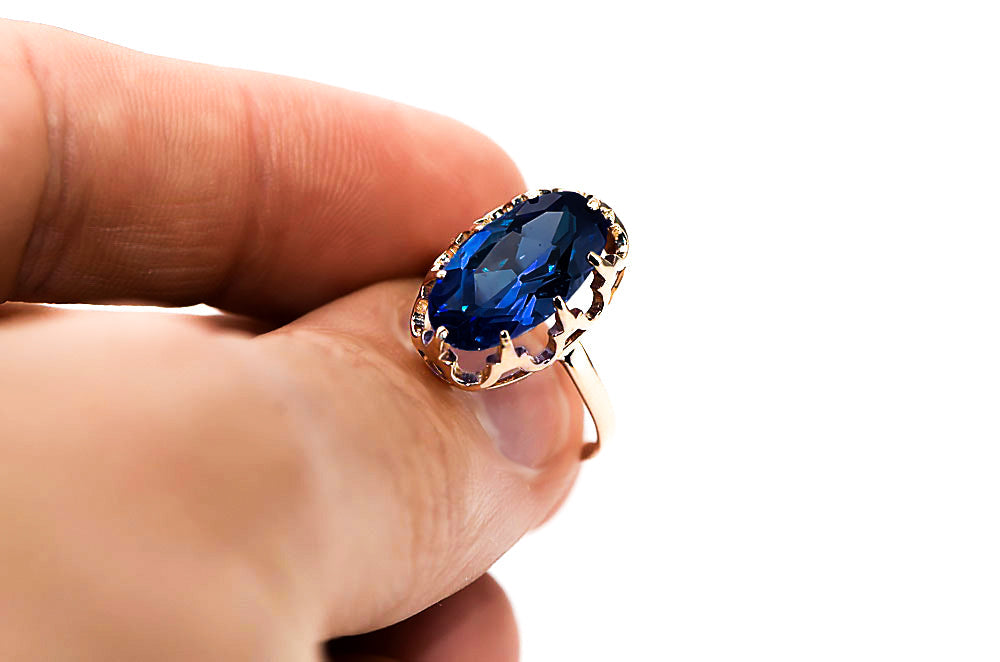 Vintage Sapphire Ring in 14K Rose Gold (vrc253r-sp) — worn on the hand, showing profile