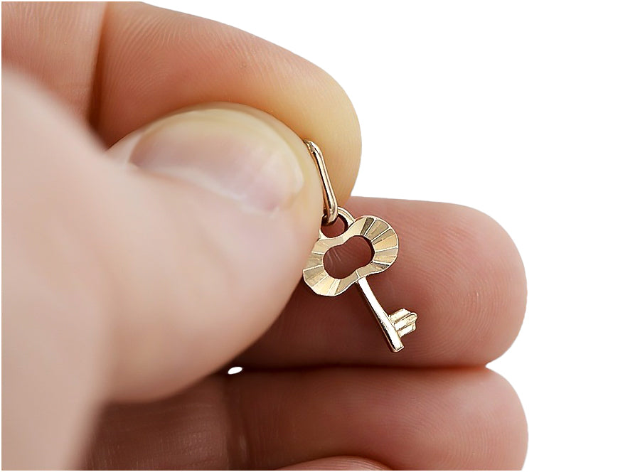 Vintage Key Pendant in 14K Rose Gold (vpn049) — full view of the piece