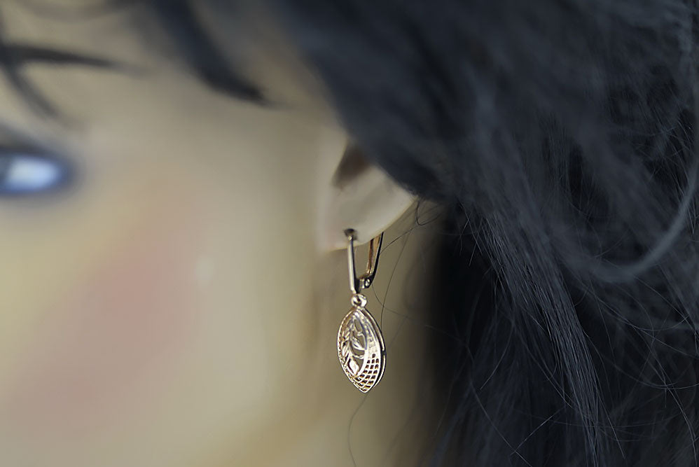 Vintage Leaf Earrings in 14K Rose Gold (ven247) — close-up of the stone and setting