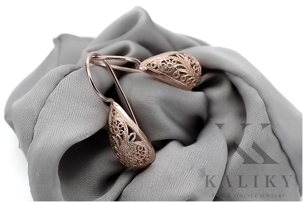 Vintage Earrings in Rose Gold-Plated Sterling Silver (ven023rp) — close-up of the stone and setting