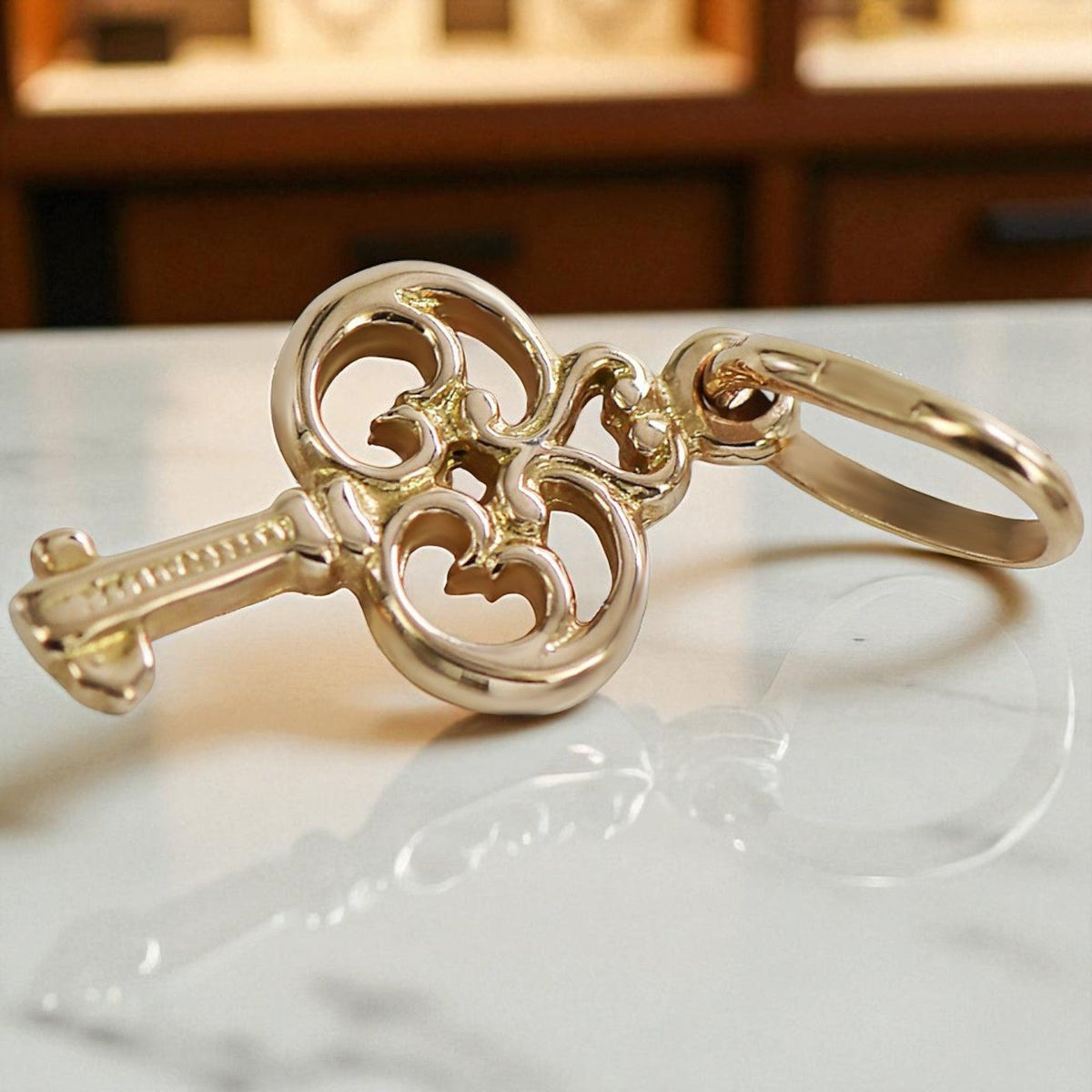 Vintage Key Pendant in 14K Rose Gold (vpn019)