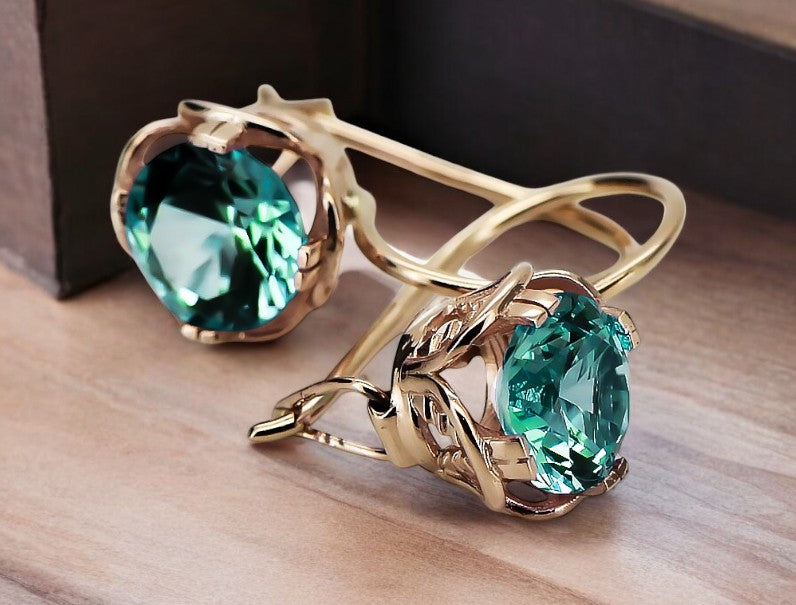 Vintage Emerald Earrings in 14K Rose Gold (vec029r-em) — worn on the hand, showing profile