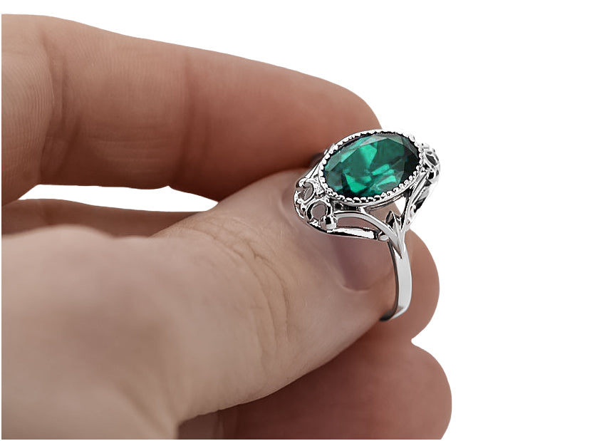 Vintage Emerald Craft Ring in Sterling Silver (vrc128s-em) — close-up of the stone and setting
