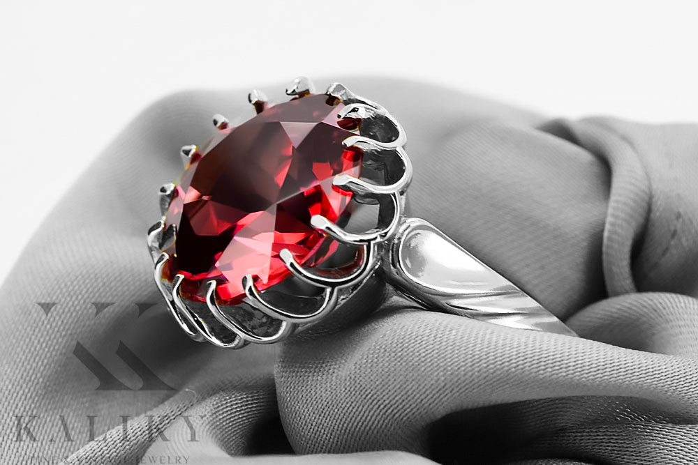 Vintage Ruby Craft Ring in Sterling Silver (vrc035s-rb) — close-up of the stone and setting