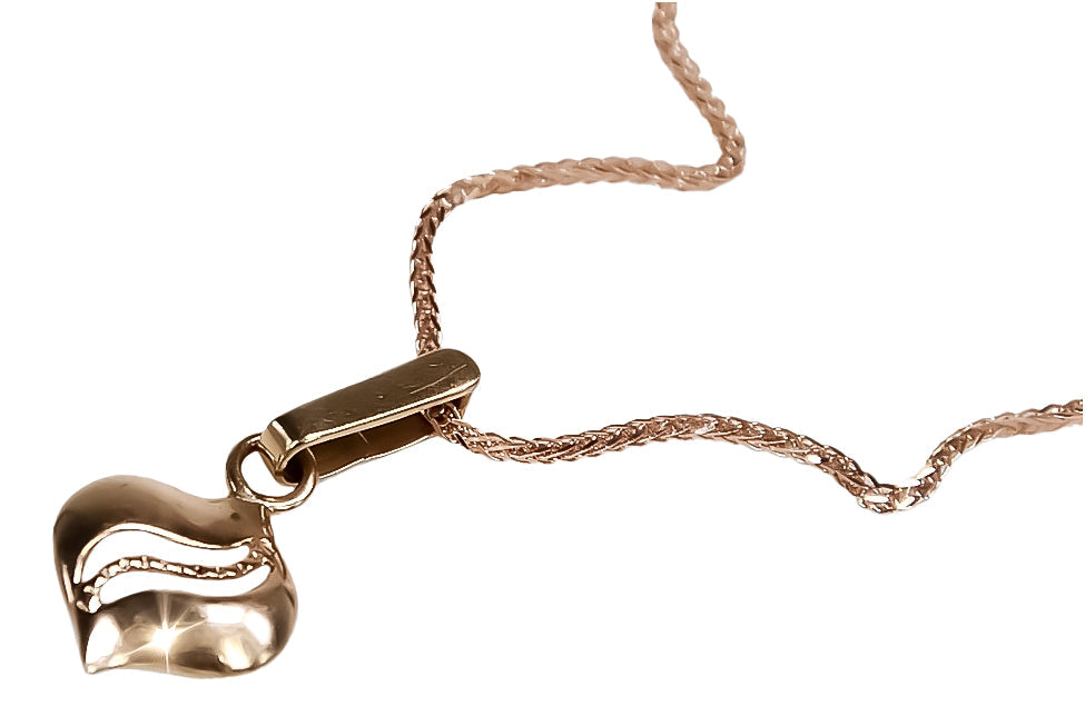 Vintage Leaf Pendant in 14K Rose Gold (vpn005) — close-up of the stone and setting