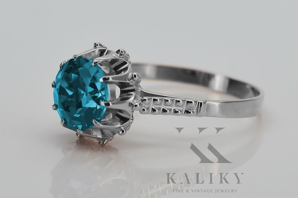Vintage Aquamarine Ring in Sterling Silver (vrc045s-aq) — close-up of the stone and setting