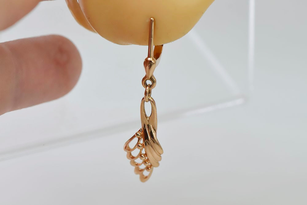 Vintage Leaf Earrings in 14K Rose Gold (ven215) — view 4