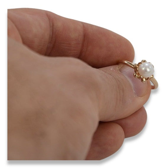 Vintage Pearl Ring in 14K Rose Gold (vrpr011r) — close-up of the stone and setting