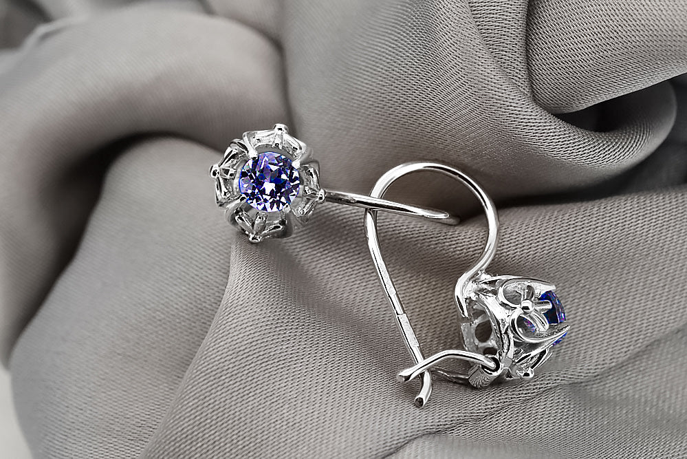 Vintage Sapphire Earrings in Sterling Silver (vec145s-sp) — close-up of the stone and setting
